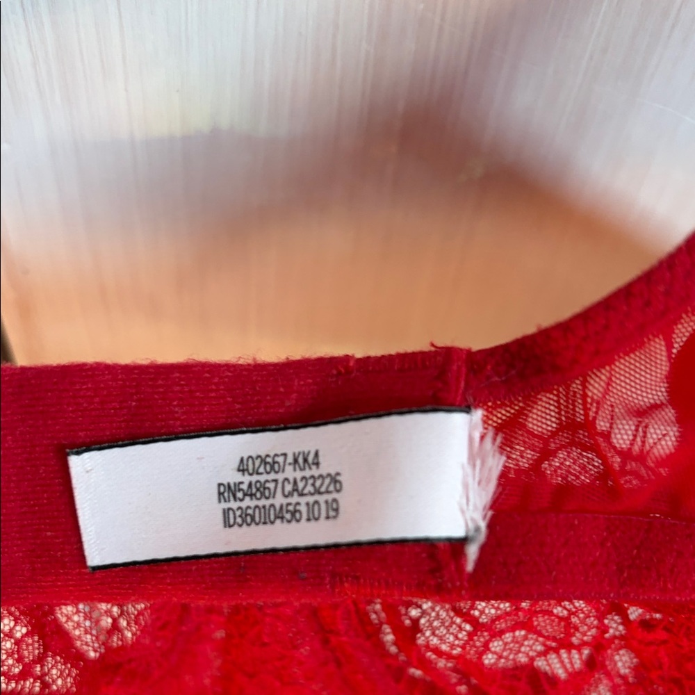 Victoria’s secret Red Lace Underwire Bra - Women's Intimates - Picture 5 of 6
